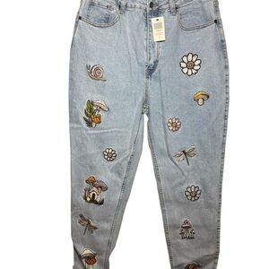 🌿 Hot Topic Mushroom Bug Patch Mom Jeans - Size 13